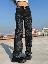 Lockere Skinny-Jeans im Straight Fit
